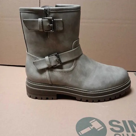 DIECHMANN GREY LEATHER MID-CALF BOOTS WITH BUCKLES AND SIDE ZIP SIZE 6