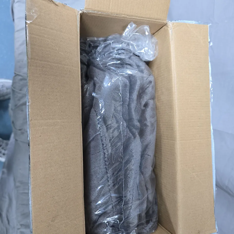 COZEE HOME FAUX FUR AND VELVETSOFT HEATED THROW WITH 9 HEAT SETTINGS CHARCOAL