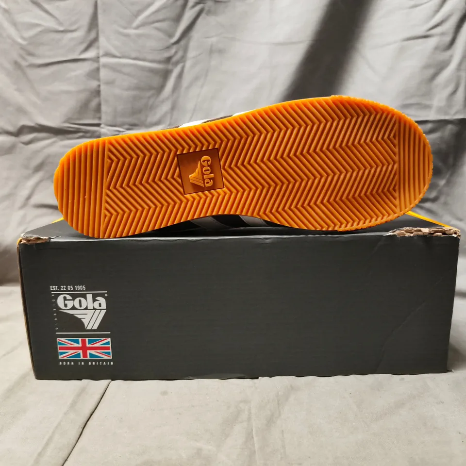 BOXED PAIR OF GOLA WOMEN'S ELAN TRAINERS IN MOCHA/WHITE SIZE UK 6