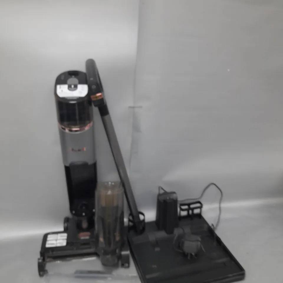 SHARK HYDROVAC CORDESS HOOVER 