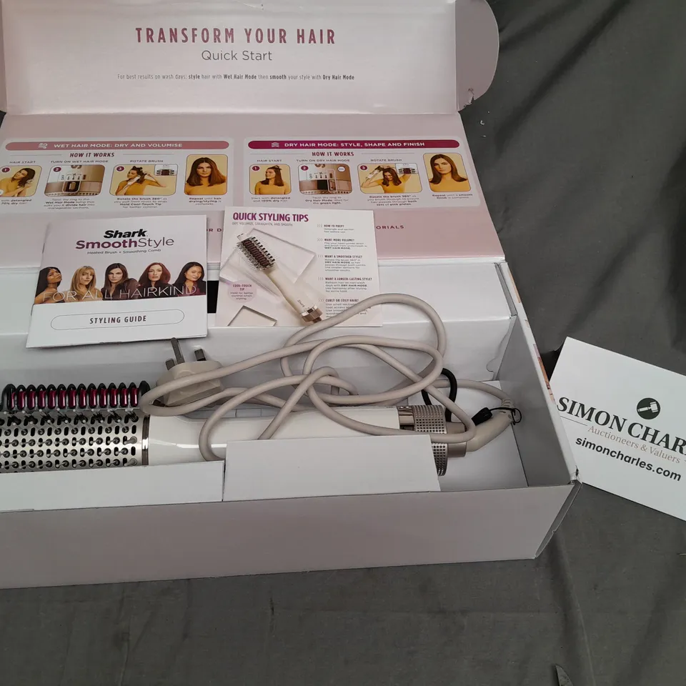 SHARK SMOOTH STYLE HEATED BRUSH AND SMOOTHING COMB