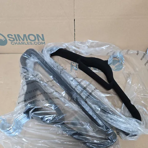 GRANDMA SHARK VELVET HANGER MULTI-PACK 