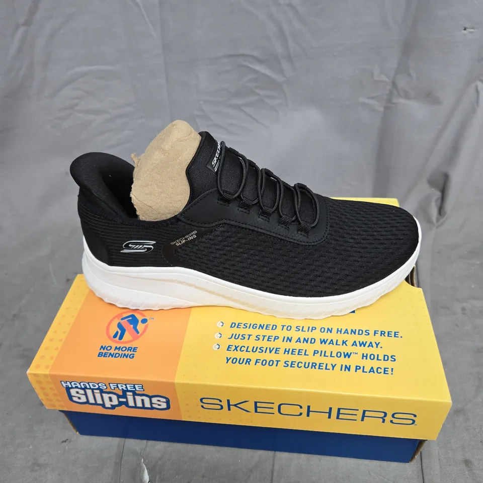 SKECHERS SLIP INS BLACK TRAINER SIZE 6 BOXED