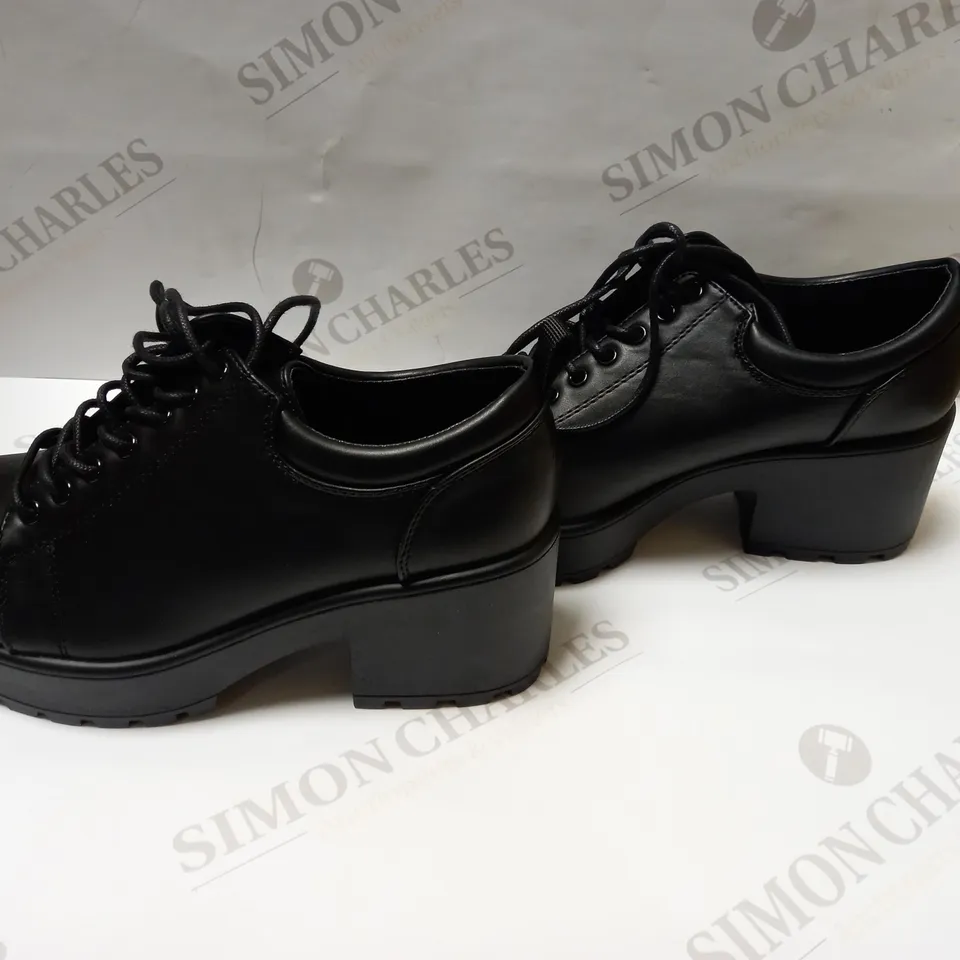 DESIGNER KOI VEGAN BLACK PLATFORM SHOES SIZE 5