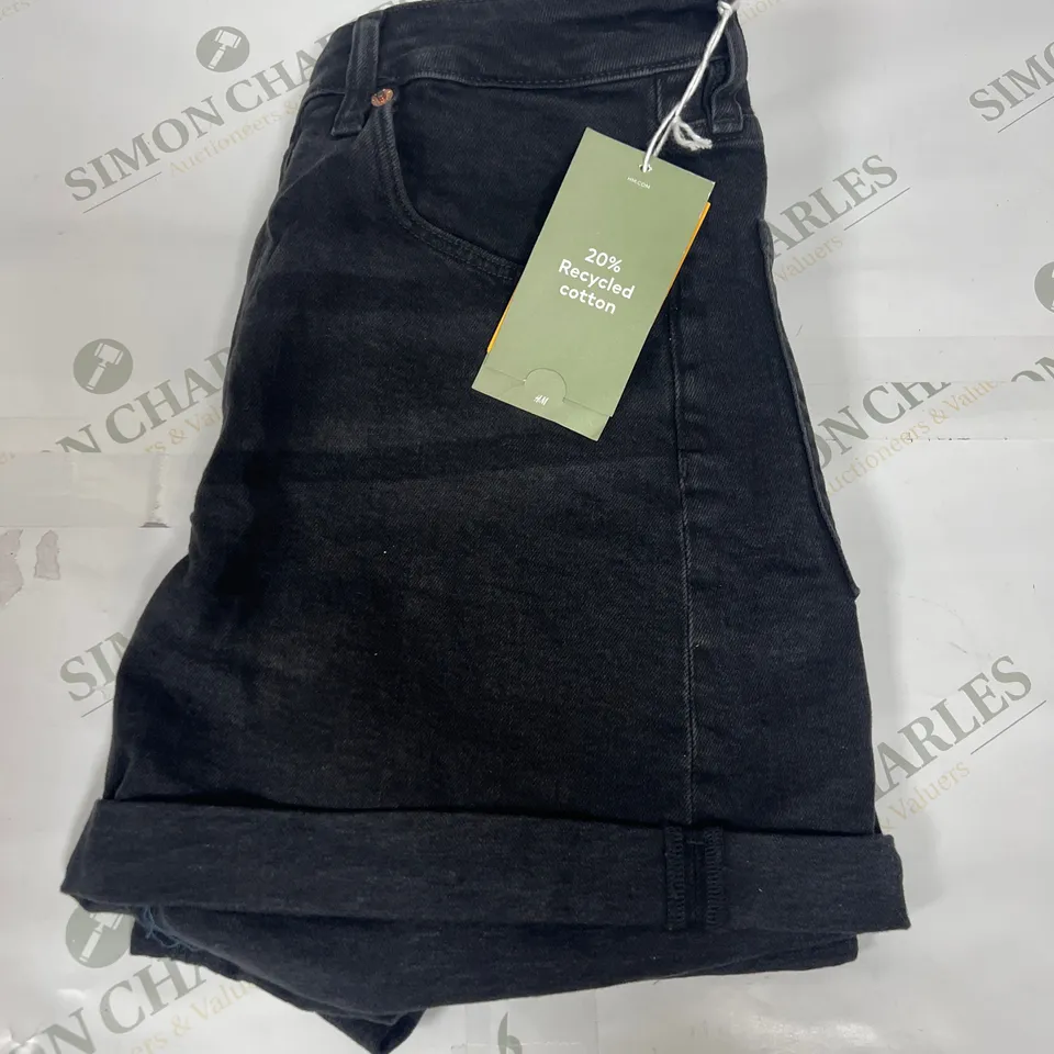 H&M MOM ULTRA HIGH RISE SHORTS IN BLACK SIZE 12