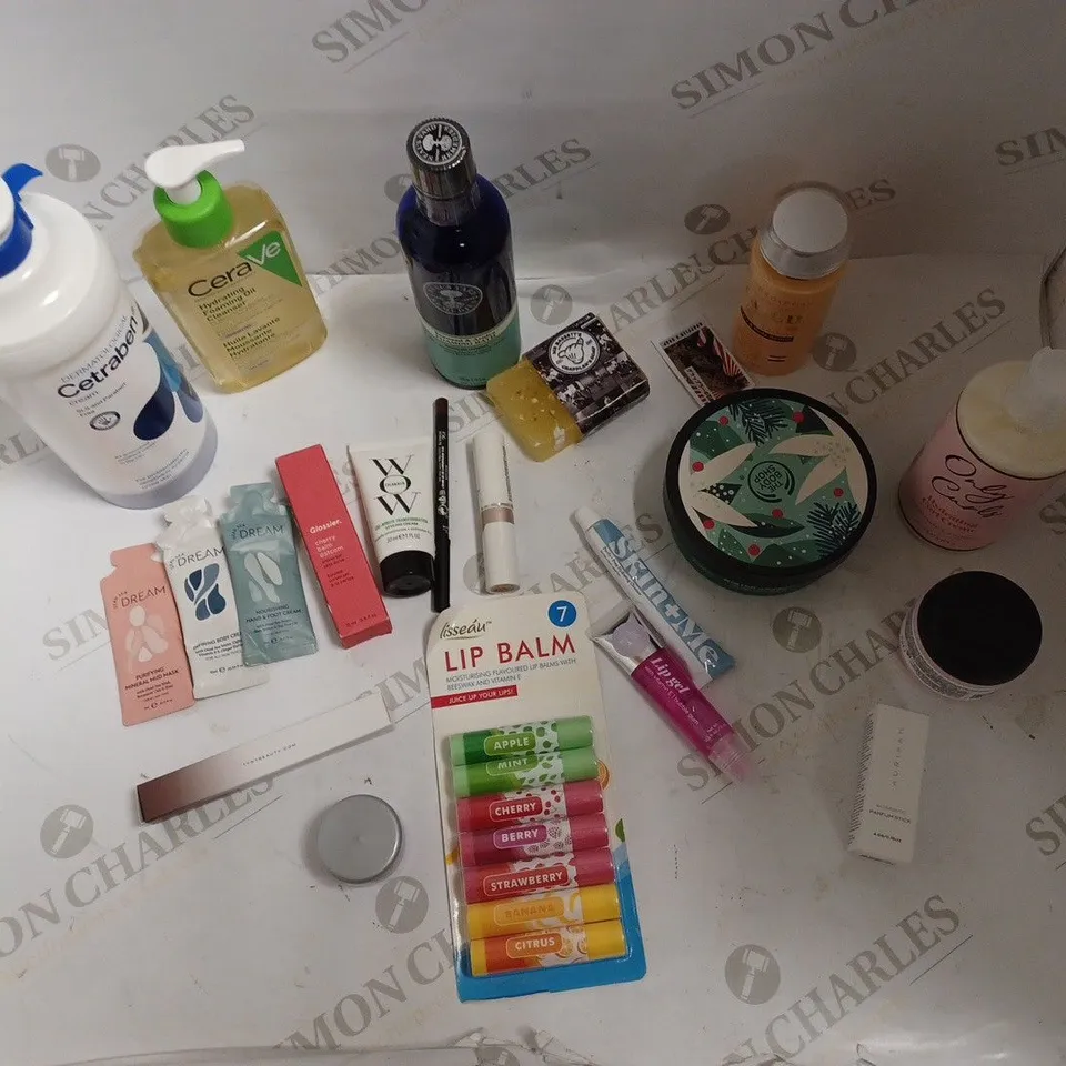 LOT OF APPROX 20 ASSORTED ELETRICAL ITEMS- BODY SHOP BODY BUTTER, CERA VE CLEANSER, NO.7 COCEALER
