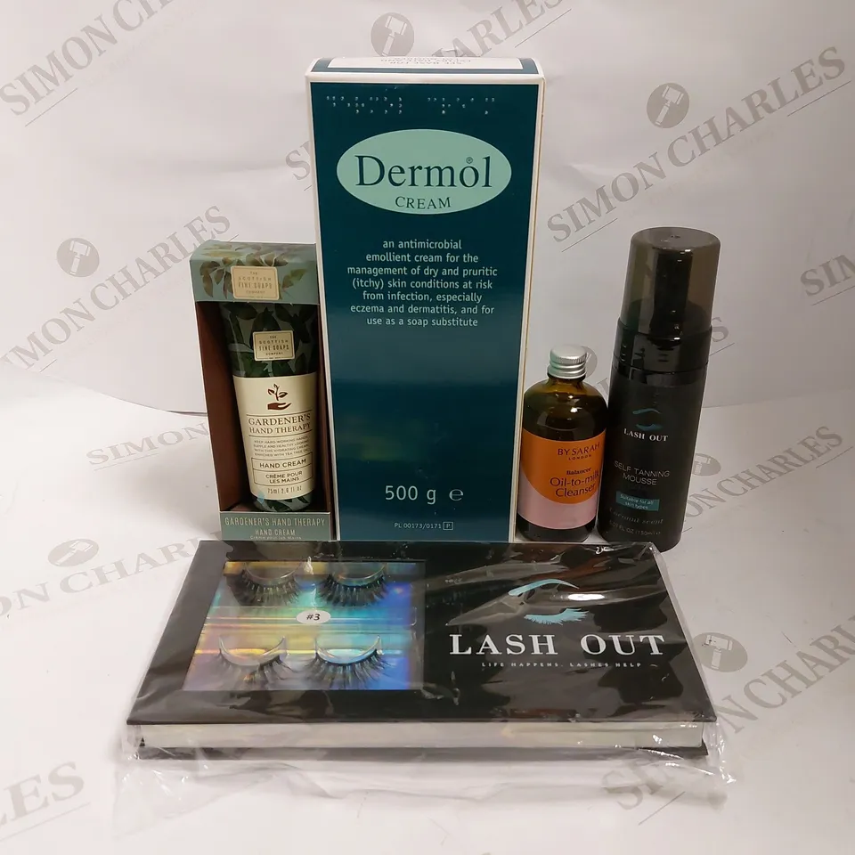 BOX OF APPROX 20 COSMETIC ITEMS TO INCLUDE DERMOL EMOLLIENT CREAM, LASH OUT LASHES AND LASH OUT SELF TANNING MOUSSE