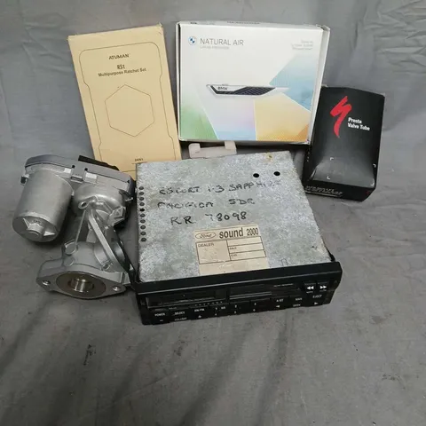 APPROXIMATELY 8 ASSORTED VEHICLE PARTS & ACCESORIES TO INCLUDE CAR STEREO, MULTIPURPOSE RATCHET SET, PRESTA VALVE TUBE, ETC