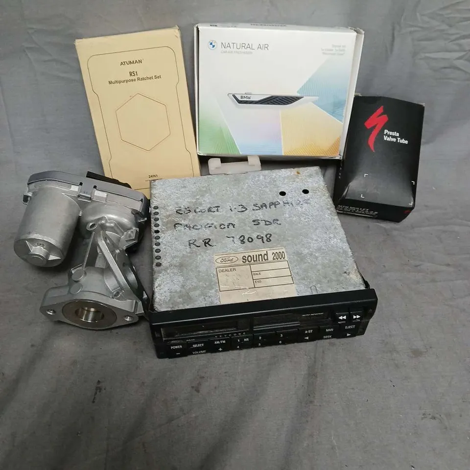 APPROXIMATELY 8 ASSORTED VEHICLE PARTS & ACCESORIES TO INCLUDE CAR STEREO, MULTIPURPOSE RATCHET SET, PRESTA VALVE TUBE, ETC