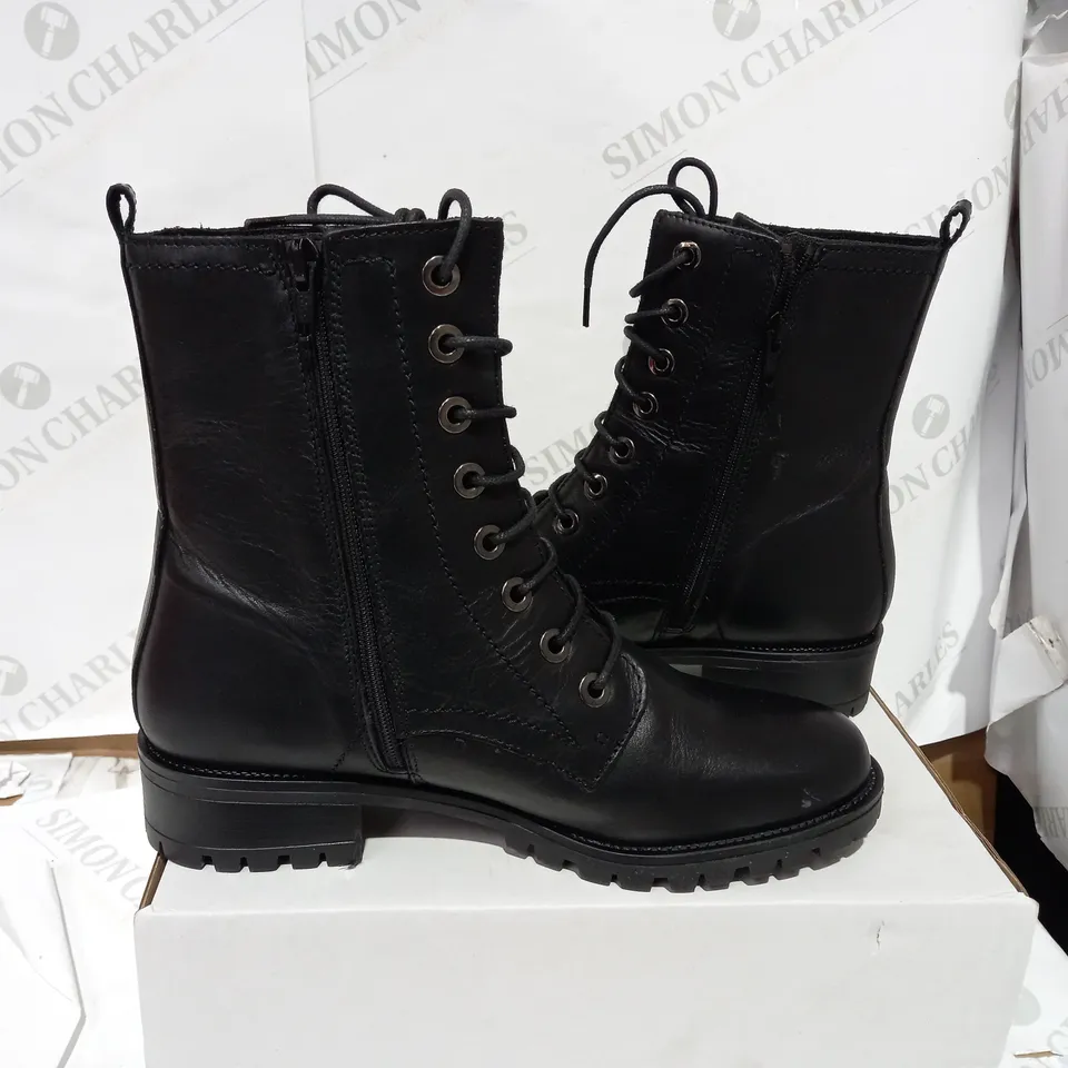 BOXED PAIR OF - SIZE 