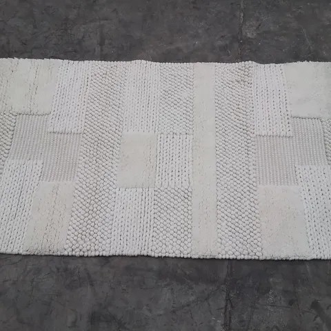 QUALITY DESIGNER AREA RUG - APPROXIMATELY 145CM X 80CM - CREAM 