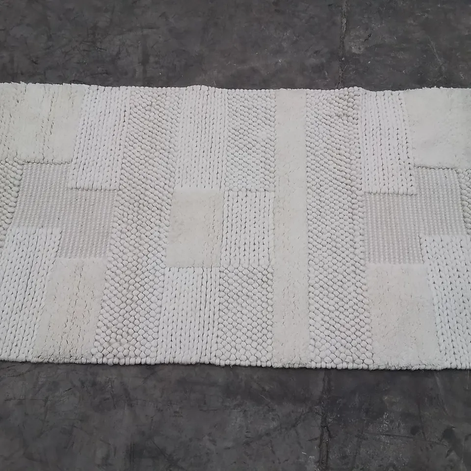 QUALITY DESIGNER AREA RUG - APPROXIMATELY 145CM X 80CM - CREAM 