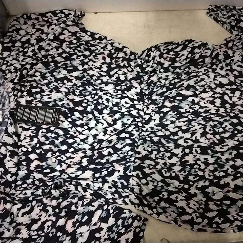 BOX CONTAINING KIM&CO NAVY LEOPARD  JUMPSUIT SIZE 3XL , 5PCS AND 6 TURQUOISE FLORAL SHIRT BY BUTLER & WILSON 