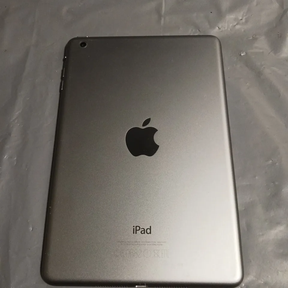 APPLE IPAD MINI 1ST GEN TABLET IN GREY/SILVER