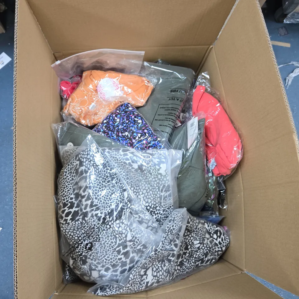 BOX OF APPROXIMATELY 25 ASSORTED CLOTHING ITEMS TO INCLUDE: LA MAREY CARDIGAN