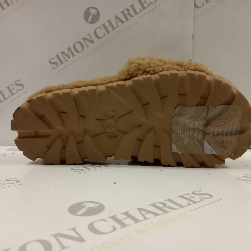 PAIR OF UGG SLIDERS UK SIZE 4