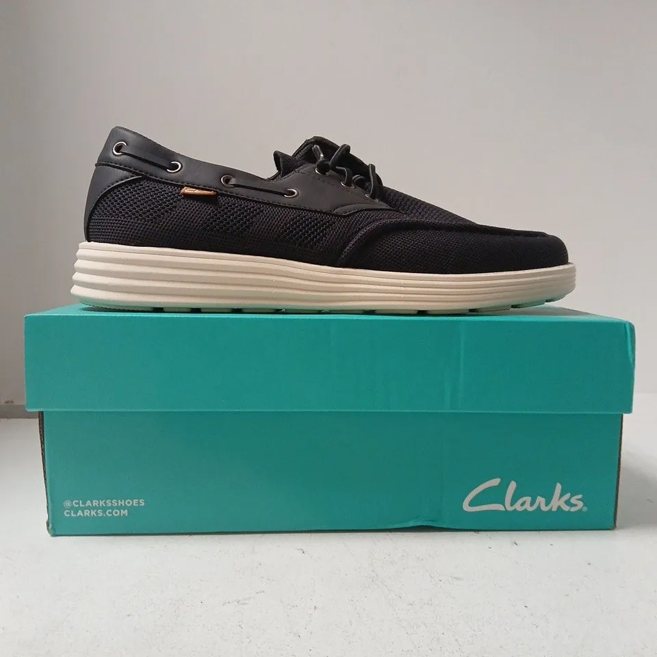 BOXED PAIR OF CLARKS SEATON LACE SHOES IN BLACK SIZE UK 9