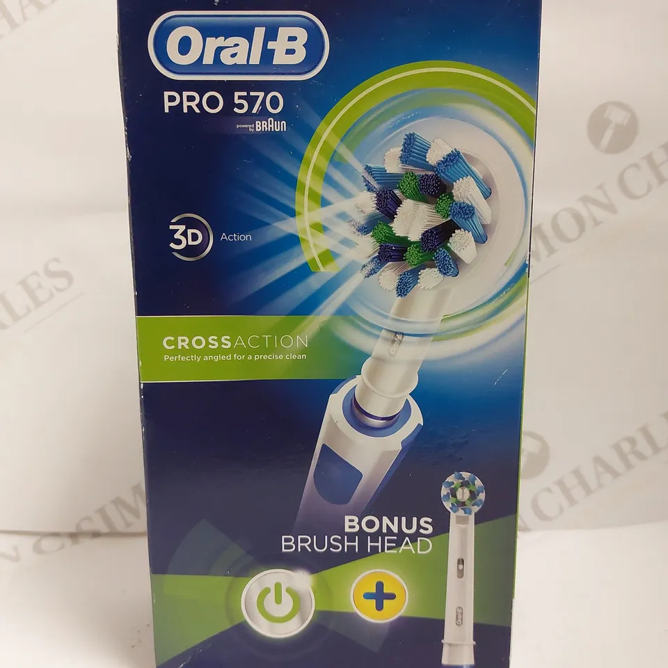 BOX OF APPROX 20 ITEMS TO INCLUDE ORAL B PRO 570 CROSS ACTION ELECTRIC TOOTHBRUSH AND ASSORTED REPLACEMENT HEADS