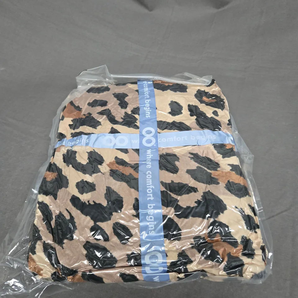 SEALED OODIE OVERSIZED HOODED BLANKET - LEOPARD