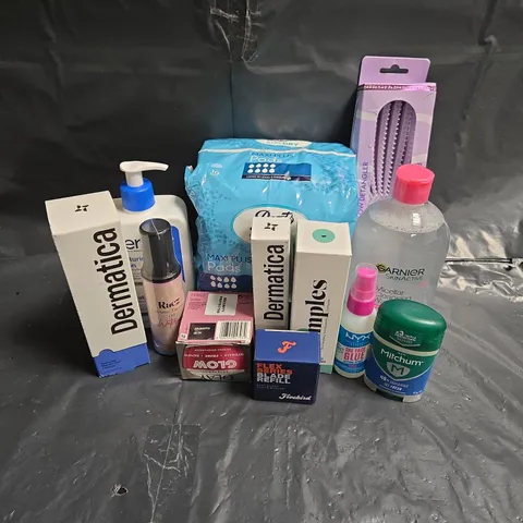 APPROXIMATEY 20 ASSORTED HEALTH AND BEAUTY PRODUCTS TO INCLUDE - BOOTS MAXI PADS - DERMATICA CERAMIDE + PEPTIDE MOISTURISER - NYX FACE GLUE SETTING SPRAY - ETC