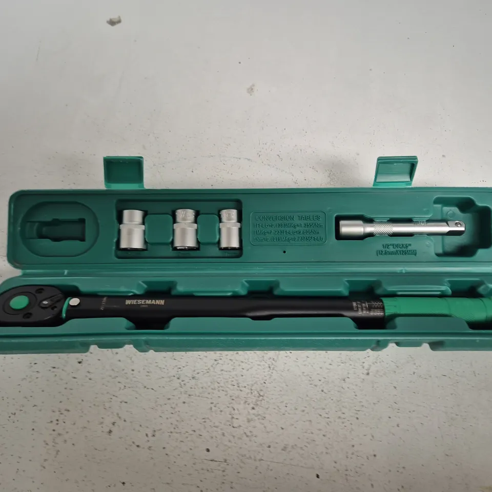 WIESMANN 1893 TORQUE WRENCH SET WITH SOCKET ATTACHMENTS – GREEN CASE