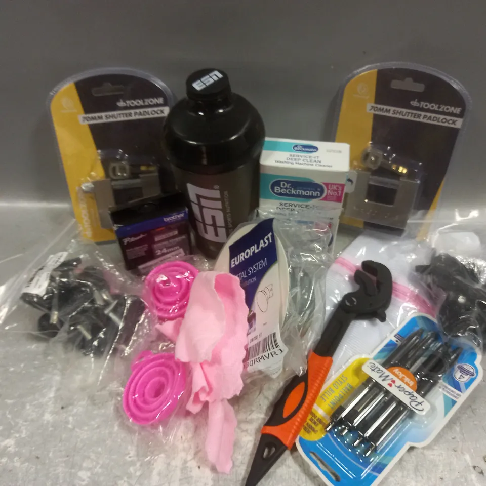 APPROXIMATELY 10 ASSORTED HOUSEHOLD PRODUCTS TO INCLUDE TOOLZONE 70MM SHUTTER PADLOCK, DR BECKMANN WASHING MACHINE CLEANER, EUROPLAST METAL SYSTEM AIR DISTRIBUTION