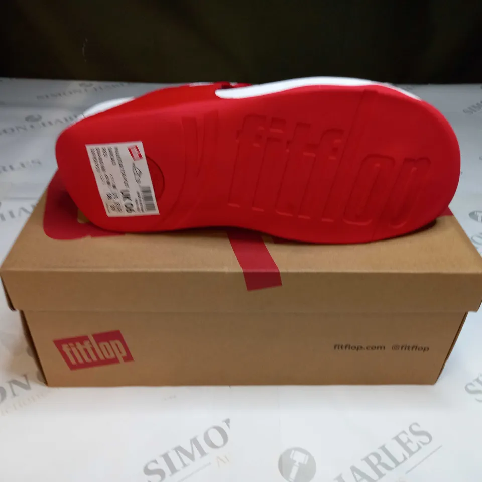 BOXED PAIR OF FITFLOPS WALKSTAR TOE POST SANDALS IN RED - UK 6
