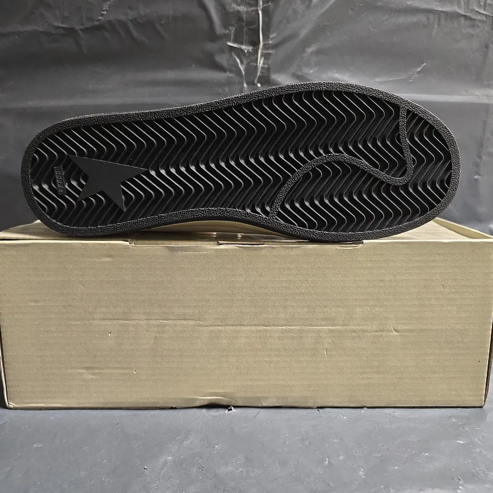 BOXED PAIR OF GOLDEN GOOSE BALL STAR SNEAKERS IN WHITE/BLACK SIZE EU 41