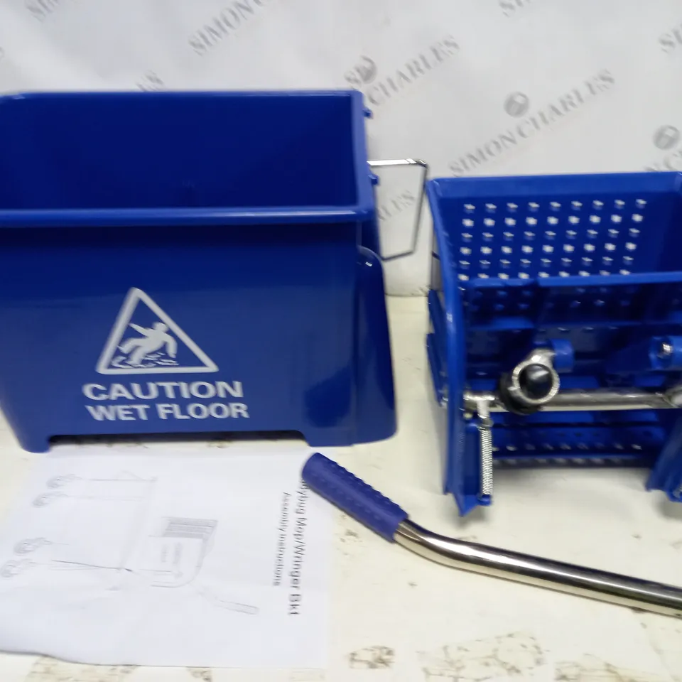 LADYBUG WRINGER BUCKET