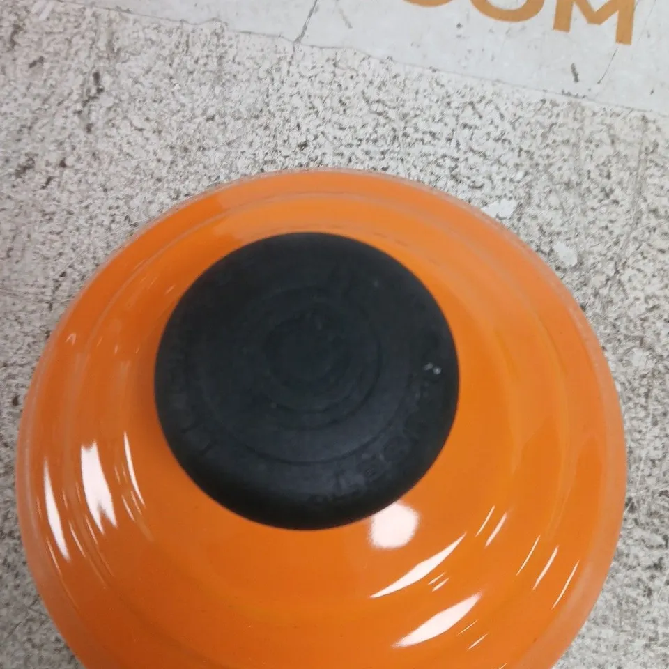 LE CREUSET KETTLE – ORANGE ENAMEL, 2.1L CAPACITY