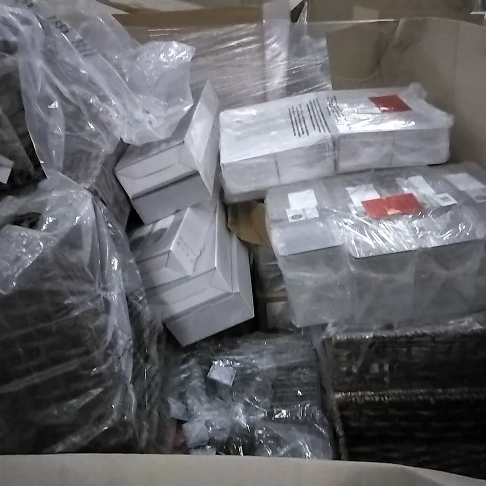 PALLET OF ASSORTED ITEMS INCLUDING M DESIGN FORMBU END TABLE WITH DRAWER, DETACHABLE FITNESS FAT BURNER HOLD HOOP, M DESIGN PLASTIC JEWELLERY BOX, M DESIGN WICKER STORAGE BOX, M DESIGN WIRE BASKET