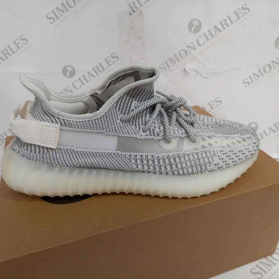 BOXED PAIR OF ADIDAS YEEZY 350 V2 GREY TRAINERS SIZE 10