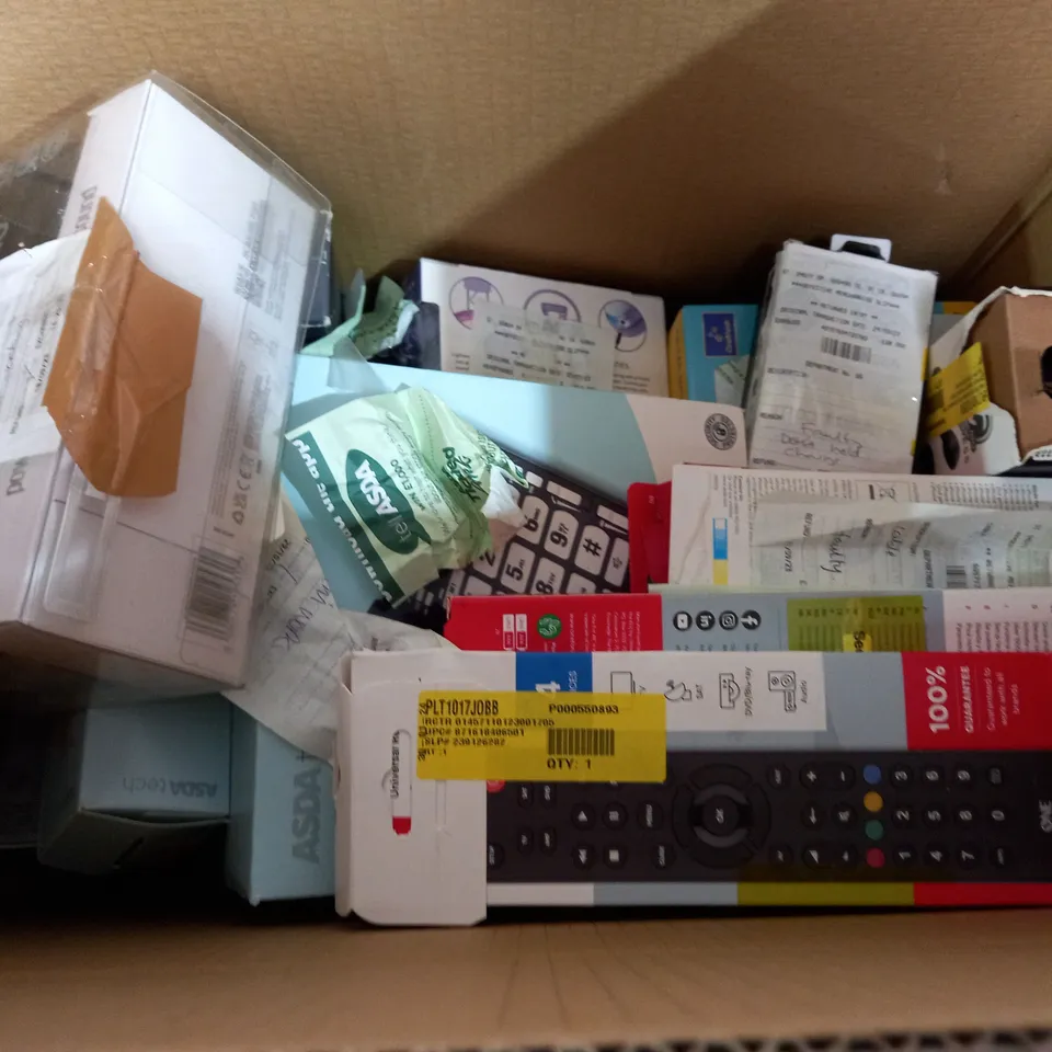 BOX OF APPROX 12 ASSORTED ITEMS TO INCLUDE - ONE FOR ALL EVOLVE REMOTE - FM TRANSMITTER - WIRED HEADPHONES ECT