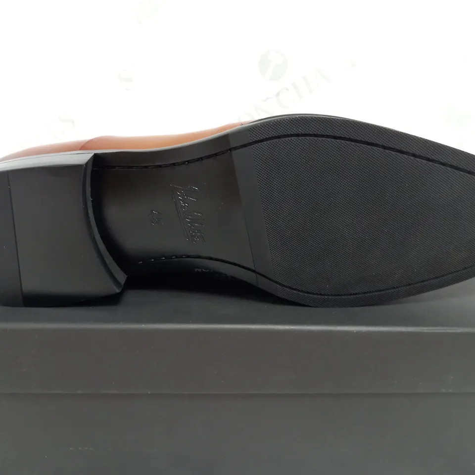BOXED PAIR OF JOHN WHITE BROWN LONG TOE SUIT SHOES - SIZE 11