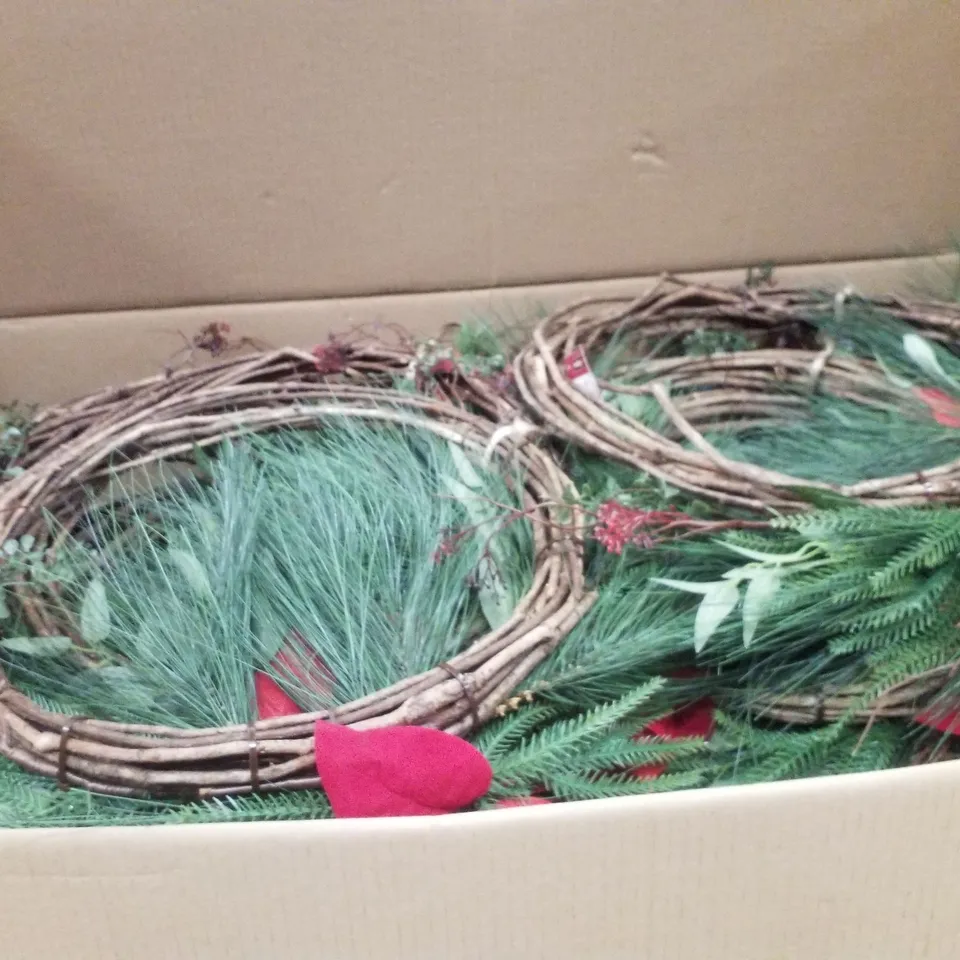 PALLET CONTAINING ASSORTED CHRISTMAS PRODUCTS & DECORATIONS INCLUDING POINSETTIA WREATHS, RATTAN WREATHS, STAR PINATAS, SNOWMAN SOAP DISPENSERS & CHRISTMAS STORAGE