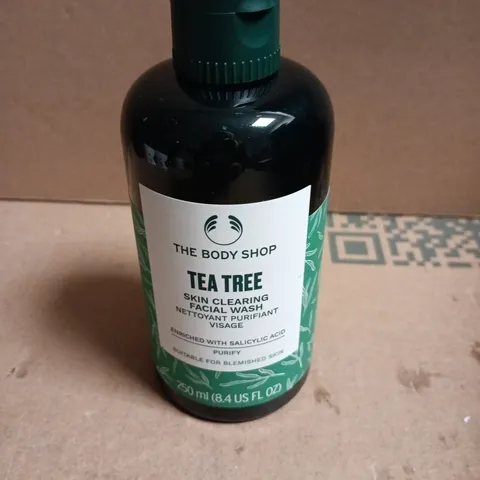 THE BODY SHOP TEA TREE SKIN CLEARING FACIAL WASH – 250ML (8.4 US FL OZ)