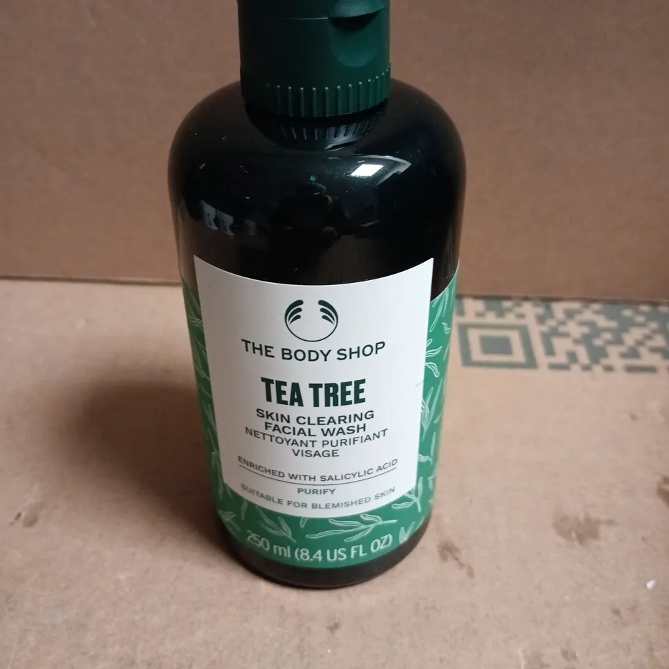 THE BODY SHOP TEA TREE SKIN CLEARING FACIAL WASH – 250ML (8.4 US FL OZ)