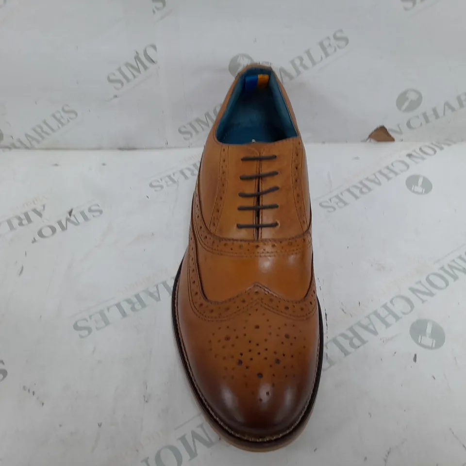 PAIR OF OSWIN HYDE HEELED LACE UP SHOES IN CHESTNUT - SIZE 10