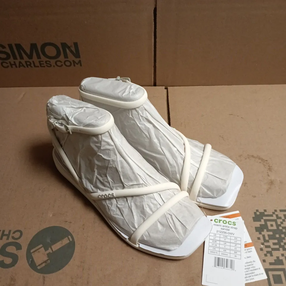 PAIR OF CROCS MIAMI ANKLE STRAP SANDALS - 5