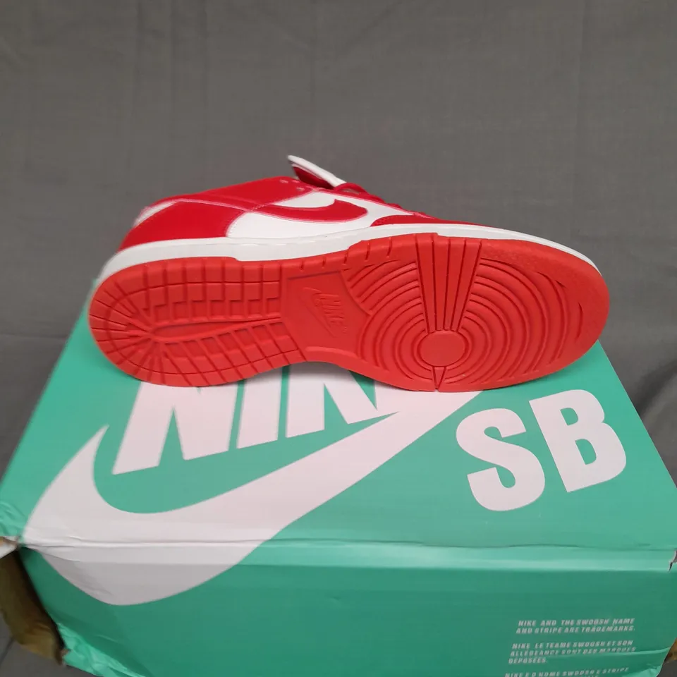 BOXED PAIR OF NIKE DUNKS LOW UNIVERSITY RED SIZE UK 6