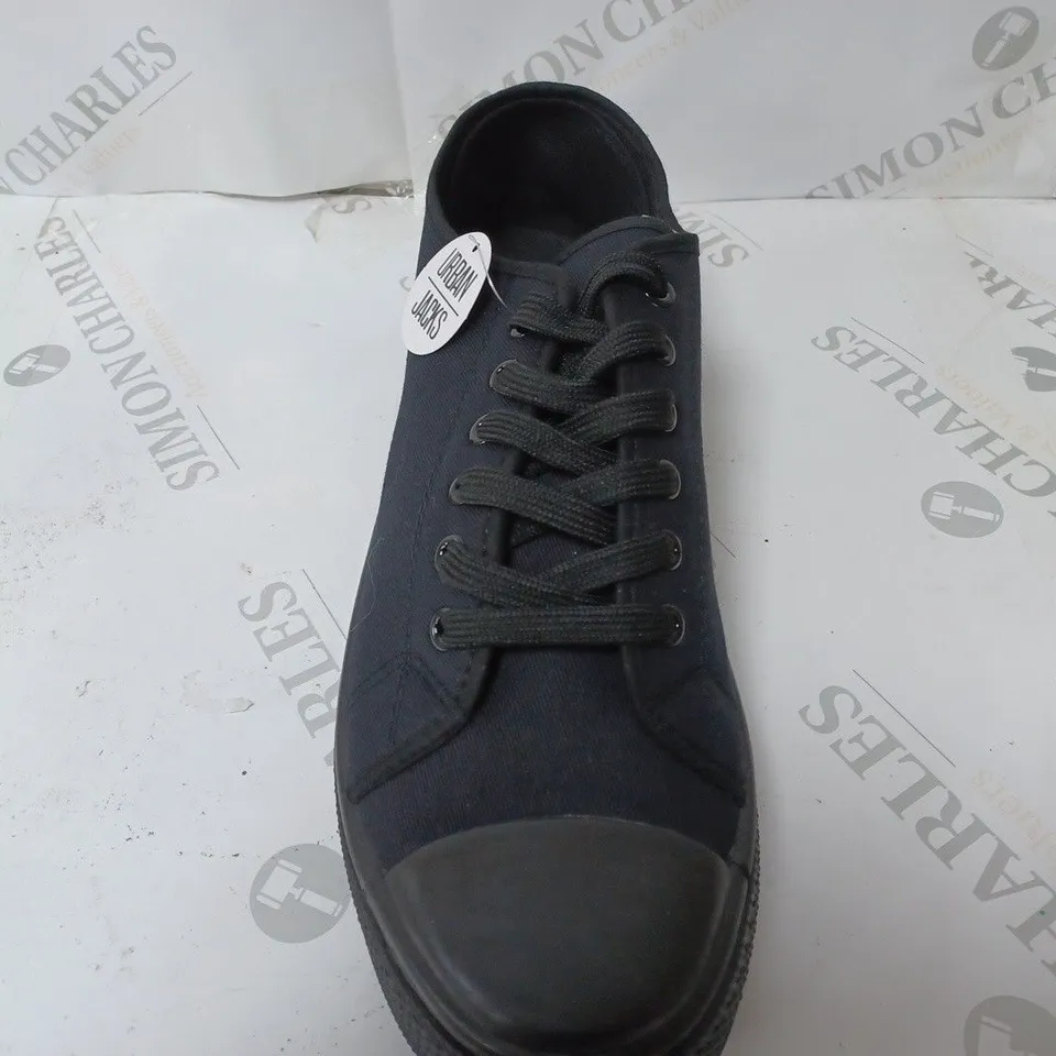 PAIR OF URBAN JACKS SHOES BLACK SIZE 12