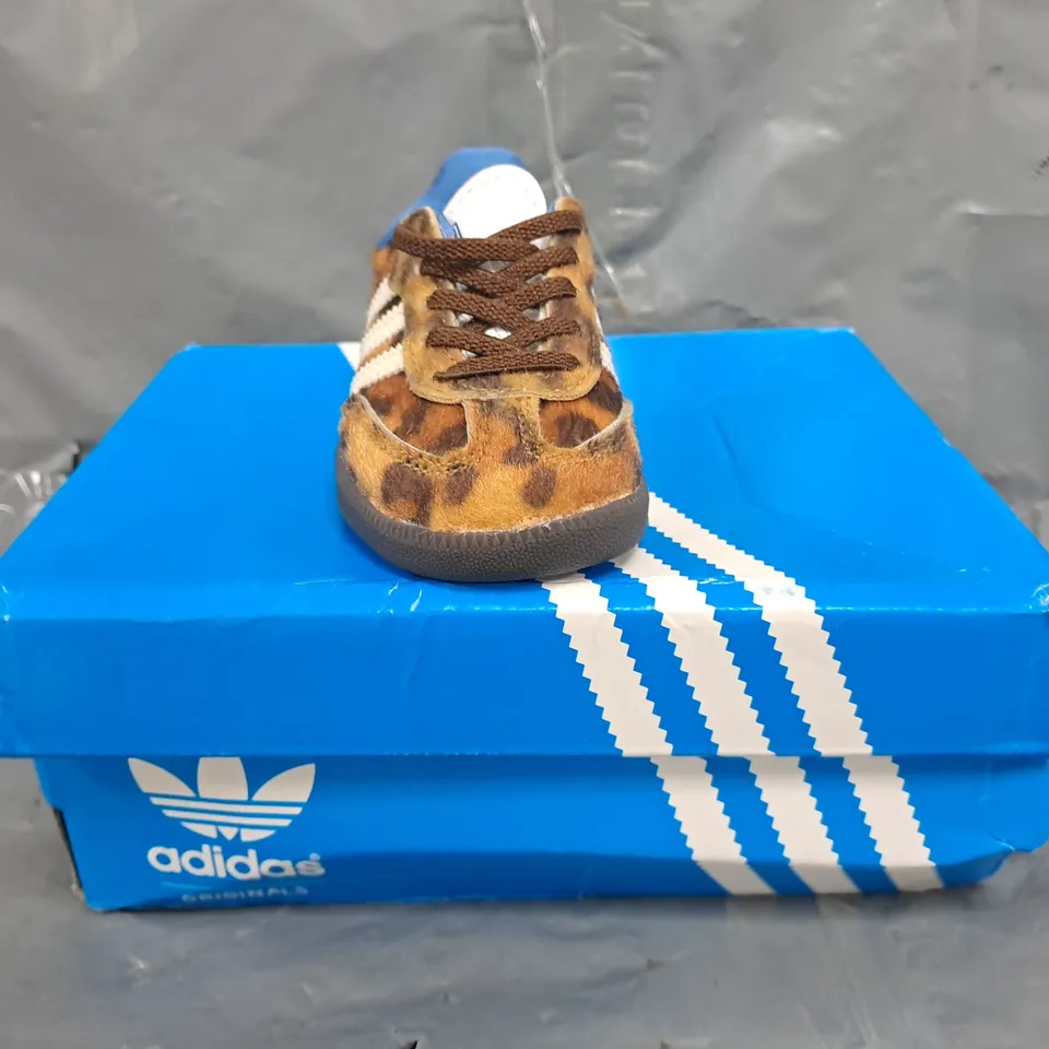 BOXED PAIR OF ADIDAS KID'S SAMBA OG SHOES IN LEOPARD PRINT SIZE UK 5.5