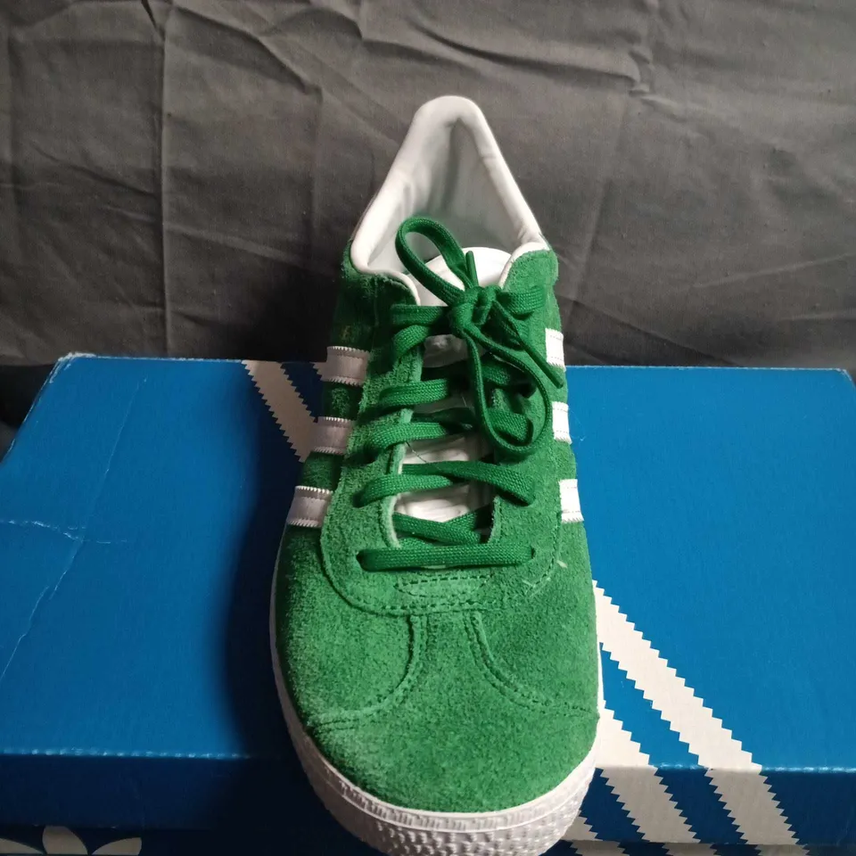 BOXED PAIR OF ADIDAS GAZELLE J GREEN SUEDE TRAINERS – UK 5 (EU 38)