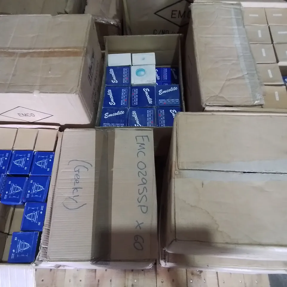 PALLET CONTAINING 12 MULTIPACK BOXES OF ASSORTED EMCOLITE DOWNLIGHTS TO INCLUDE EMC028S AND EMC030S