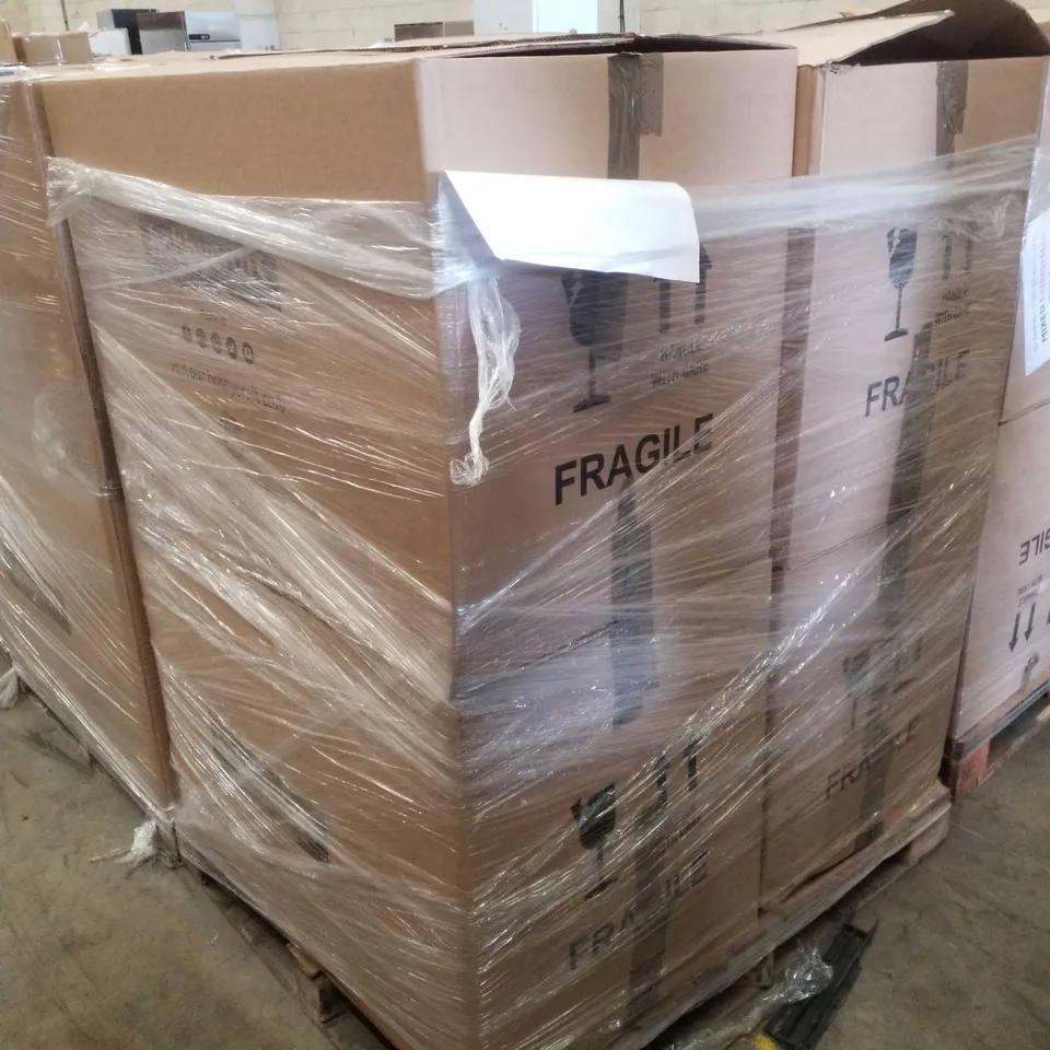 PALLET CONTAINING ASSORTED CHRISTMAS PRODUCTS & DECORATIONS INCLUDING BOTTLE BRUSH LED TREE, WOODEN CHRISTMAS BOXES, PILLAR CANDLES & REFILLABLE CHRISTMAS CRACKERS