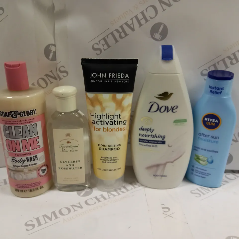 BOX OF APPROXIMATELY 20 ASSORTED COSMETIC ITEMS TO INCLUDE DOVE BODY WASH, NIVEA AFTER SUN, SOAP&GLORY BODY WASH ETC