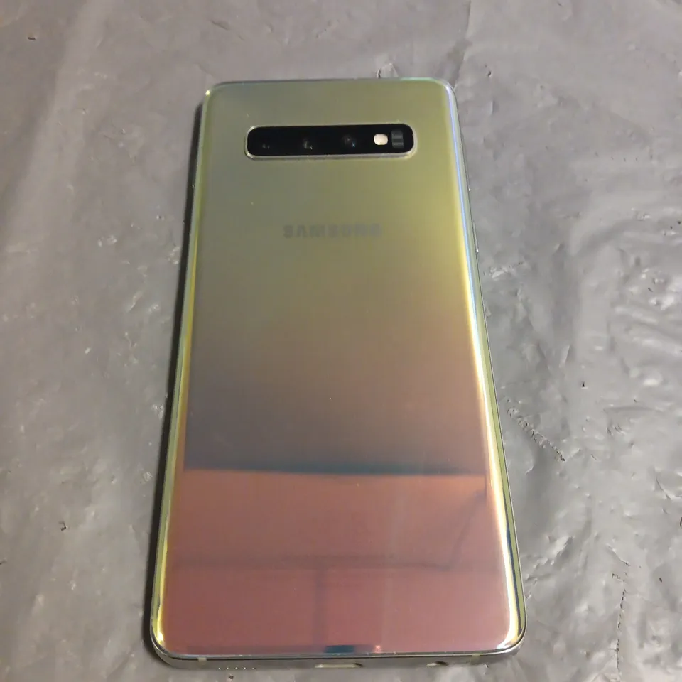 UNBOXED SAMSUNG GALAXY S10 MOBILE PHONE