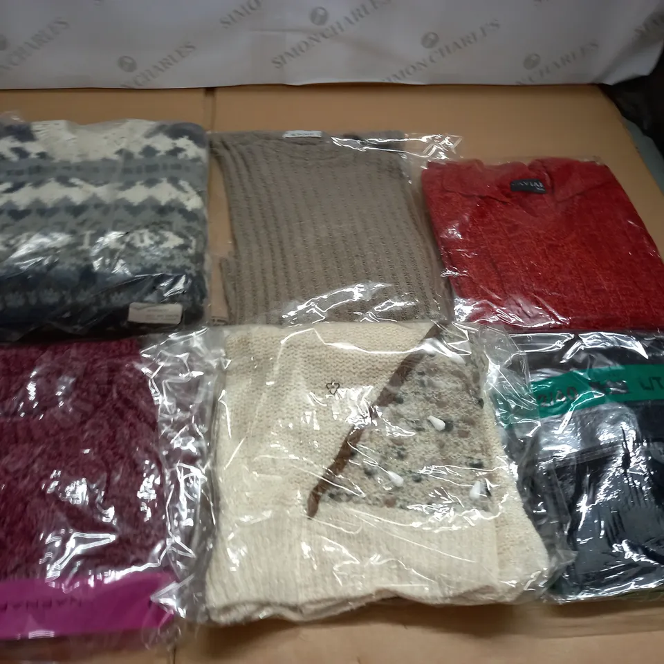 LOT OF APPROXIMATELY 20 ASSORTED CLOTHING ITEMS