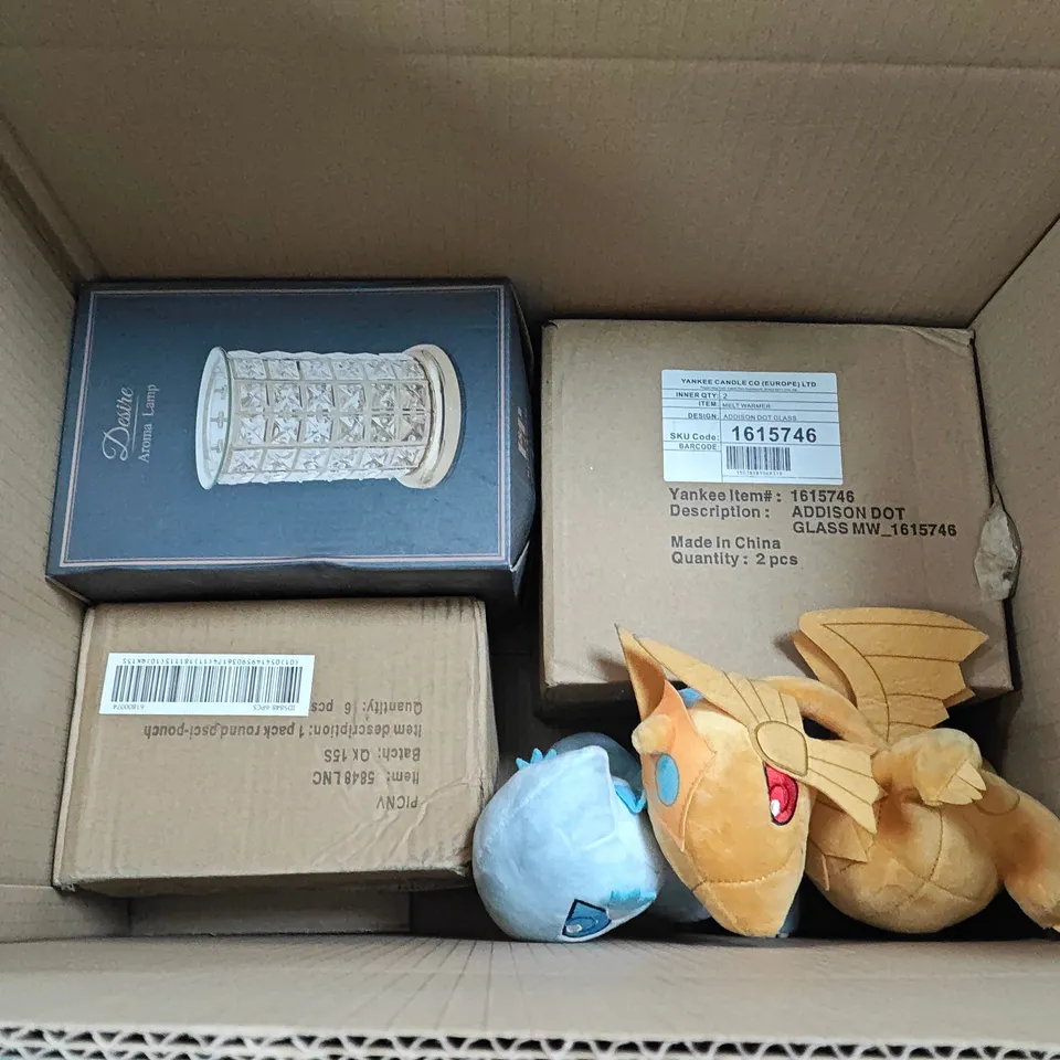 LOT OF 9 ASSORTED ITEMS TO INCLUDE YU-GI-OH PLUSHIES, CROCODILE WATER SPRINKLER AND STAR CURTAIN RAIN LIGHTS