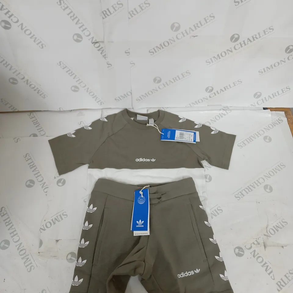ADIDAS ORIGINAL MATCHING T-SHIRT AND SHORTS SIZE 4-5 YEARS